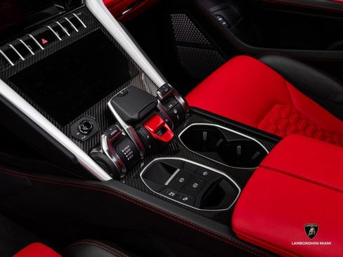 Used 2021 Lamborghini Urus image 26