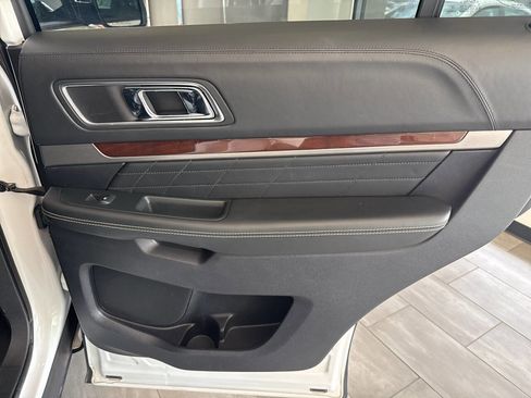 Used 2018 Ford Explorer Platinum AWD/4WD image 42