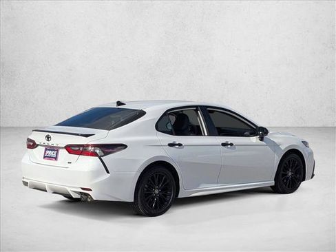 Used 2022 Toyota Camry SE image 5