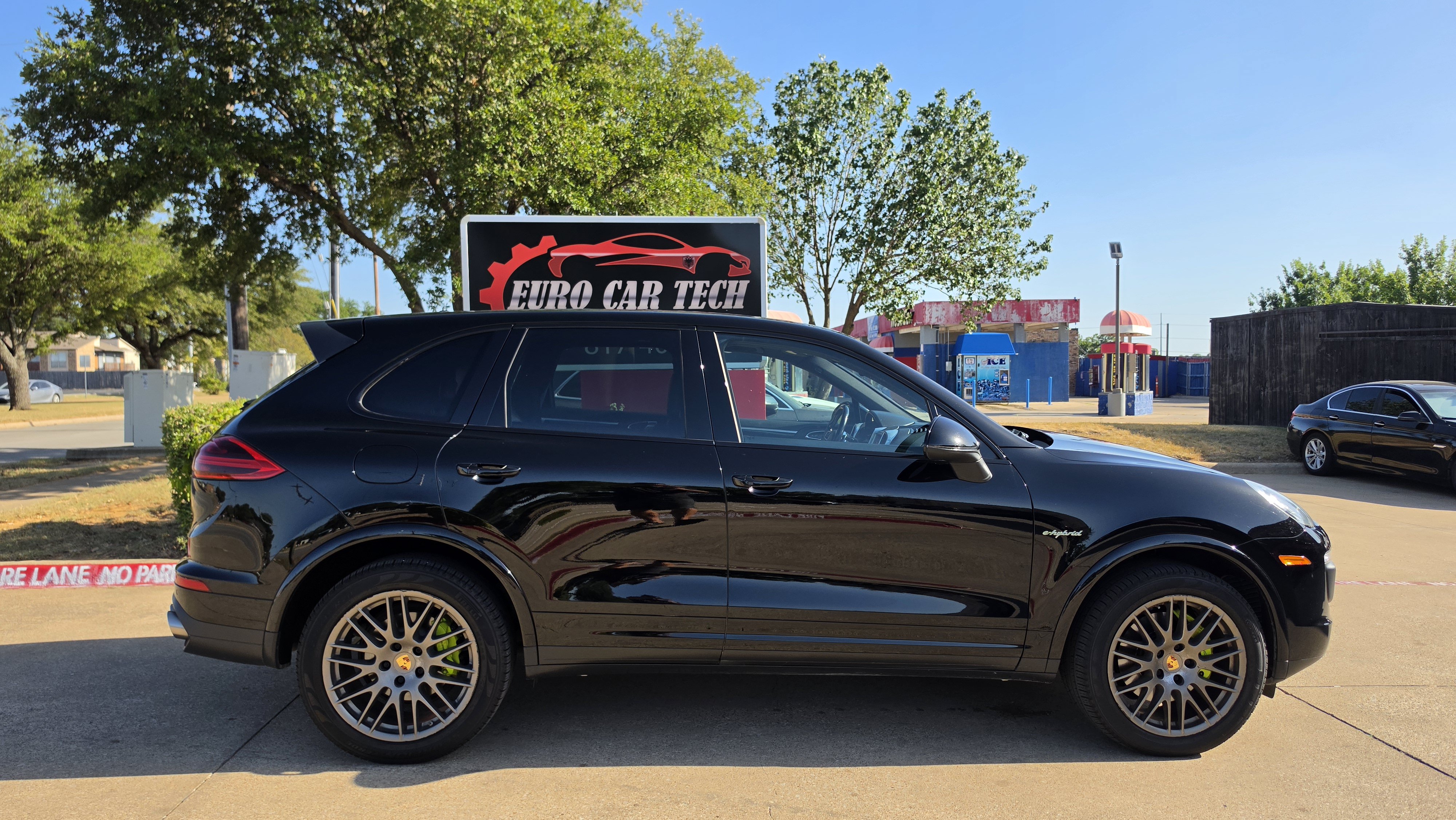 Used 2017 Porsche Cayenne S Platinum w/ Premium Package (PJW) AWD/4WD image 7