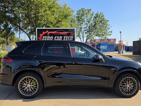 Used 2017 Porsche Cayenne S Platinum w/ Premium Package (PJW) AWD/4WD image 7