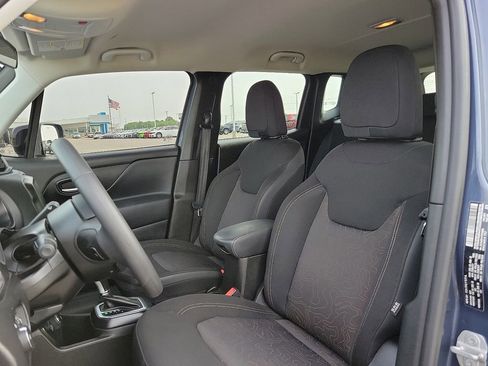 Used 2023 Jeep Renegade Latitude image 11