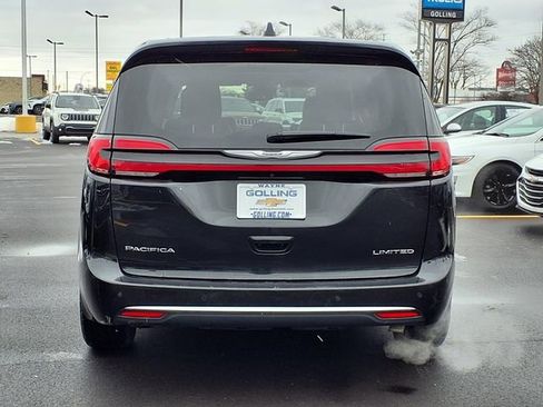 Used 2024 Chrysler Pacifica Limited image 23