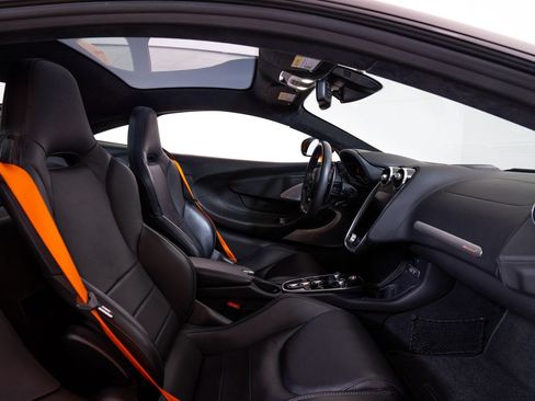 Used 2023 McLaren GT RWD image 20