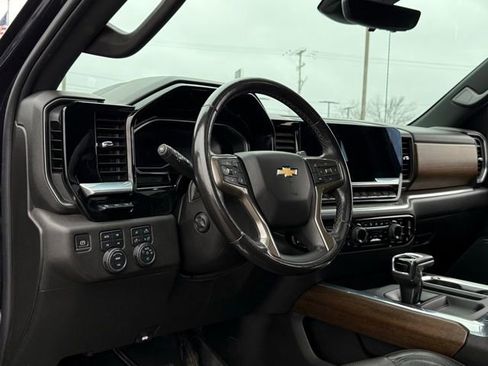 Used 2022 Chevrolet Silverado 1500 High Country w/ High Country Premium Package image 10