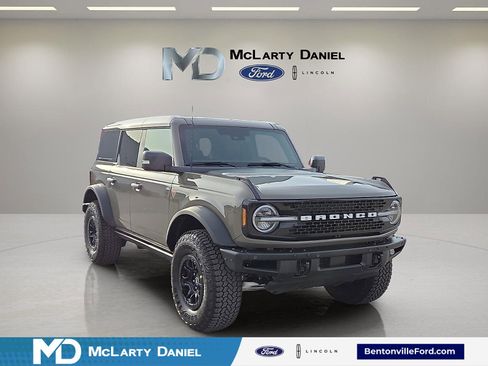 New 2025 Ford Bronco Badlands image 1