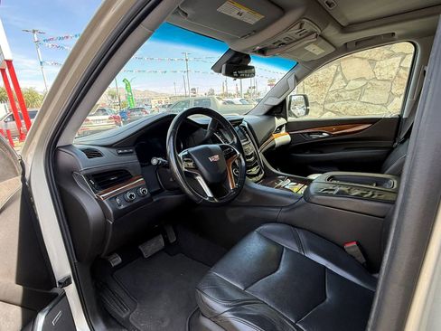 Used 2017 Cadillac Escalade ESV Luxury image 11
