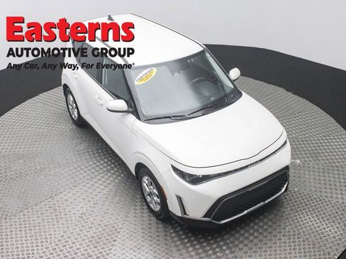 Used 2025 Kia Soul LX w/ LX Technology Package FWD image 3