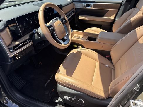 Used 2025 Hyundai Santa Fe Limited image 9