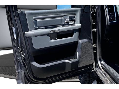 Used 2016 RAM 1500 Classic SLT AWD/4WD image 31