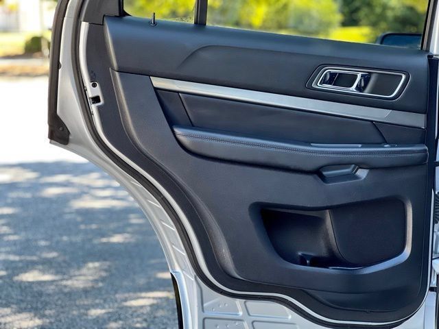 Used 2019 Ford Explorer XLT w/ Equipment Group 202A AWD/4WD image 20