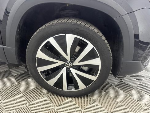 Used 2024 Volkswagen Taos SE image 14