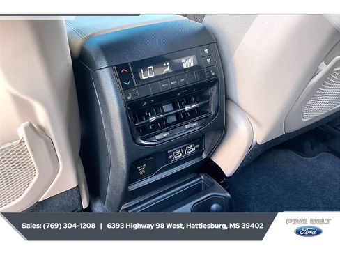 Used 2025 Jeep Grand Cherokee L Limited w/ Luxury Tech Group II RWD image 25