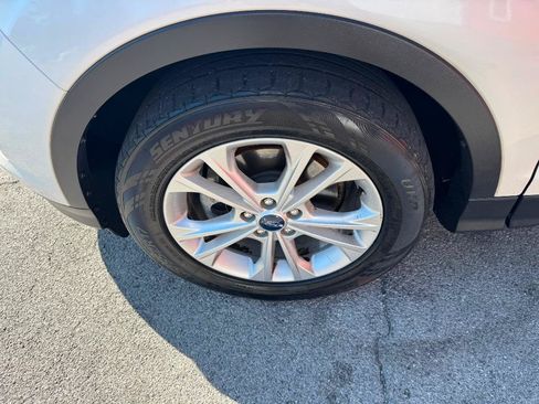 Used 2018 Ford Escape SE w/ SE Sync 3 Package FWD image 9
