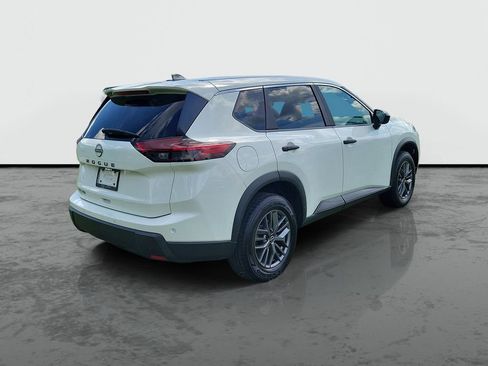Used 2024 Nissan Rogue S FWD image 2