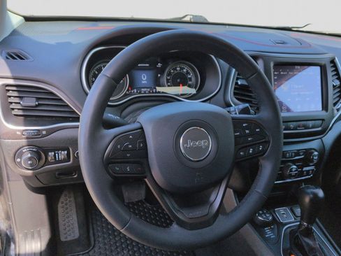 Used 2021 Jeep Cherokee Trailhawk AWD/4WD image 30
