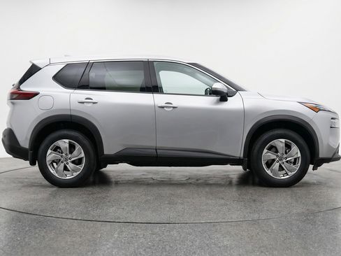 Used 2025 Nissan Rogue SV AWD/4WD image 11