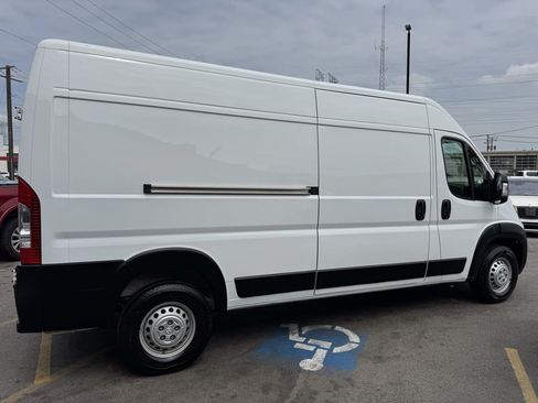 Used 2024 RAM ProMaster 2500 w/ Convenience Group FWD image 4