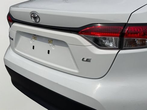 Used 2025 Toyota Corolla LE FWD image 9