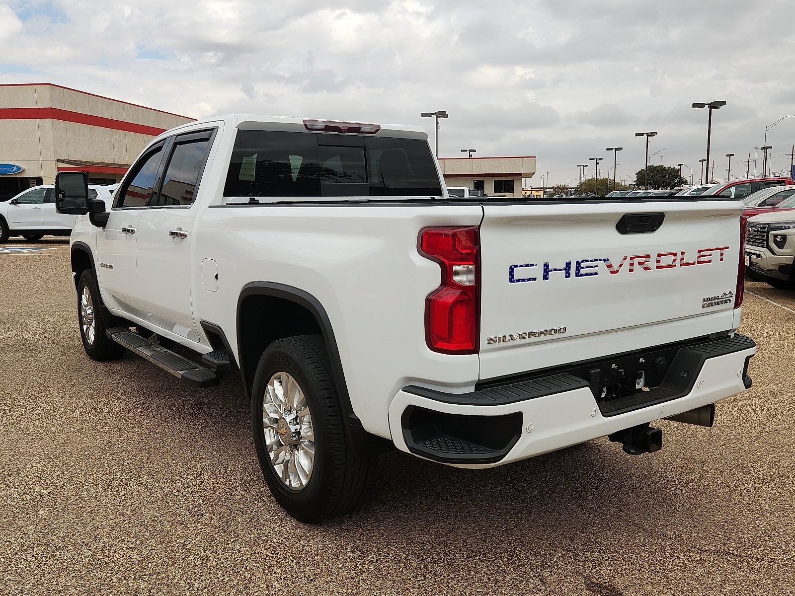 Used 2022 Chevrolet Silverado 2500 High Country AWD/4WD image 3