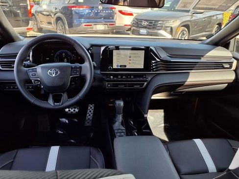 Used 2025 Toyota Camry SE FWD image 8