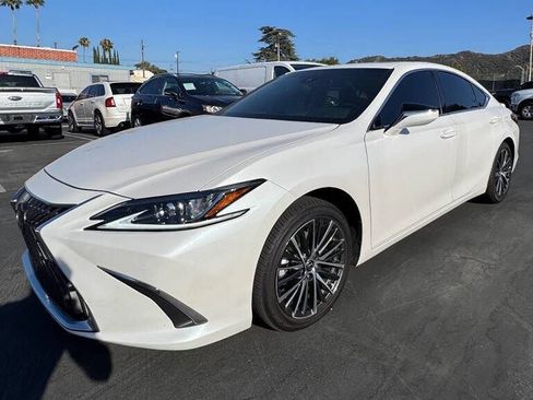 Used 2024 Lexus ES 300h w/ Premium Package FWD image 4