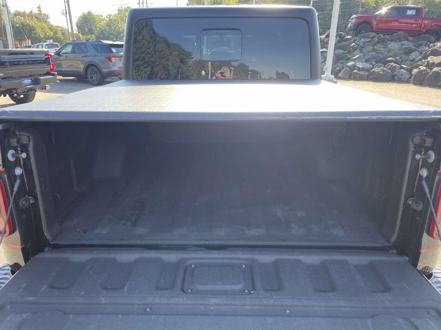 Used 2023 Jeep Gladiator Rubicon w/ LED Lighting Group AWD/4WD image 8
