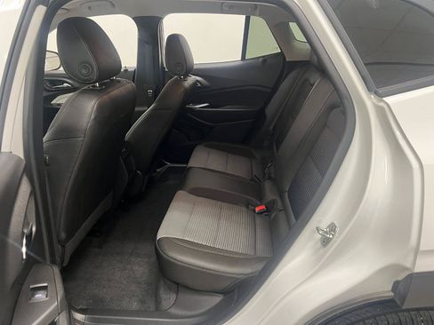 Used 2025 Chevrolet Trax LT w/ LT Convenience Package FWD image 33