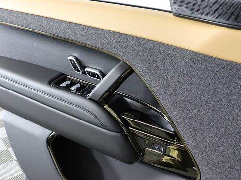 Used 2025 Land Rover Range Rover Sport Dynamic SE image 15