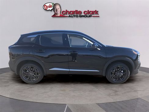 New 2026 Nissan Kicks SR image 8