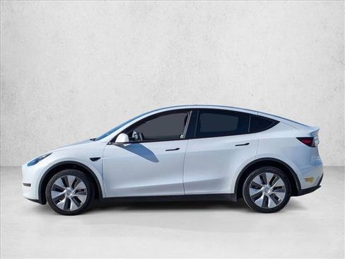 Used 2022 Tesla Model Y Long Range image 9