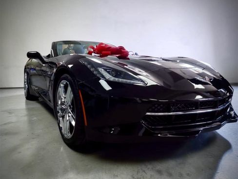 Used 2016 Chevrolet Corvette Stingray Convertible w/ 2LT Preferred Equipment Group RWD image 3