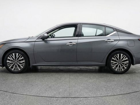 Used 2025 Nissan Altima 2.5 SV FWD image 5