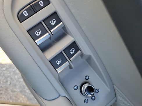 Certified 2025 Audi Q5 2.0T Premium Plus image 17