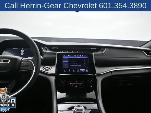 Used 2024 Jeep Grand Cherokee L Laredo RWD image 19