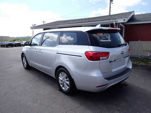 Used 2016 Kia Sedona L FWD image 4