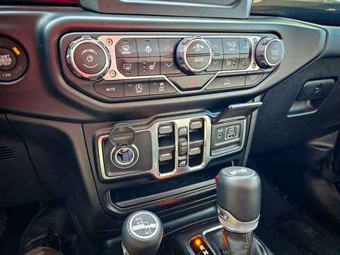 Certified 2021 Jeep Wrangler Unlimited Sahara image 23