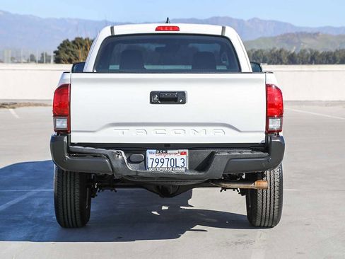 Used 2018 Toyota Tacoma SR image 6