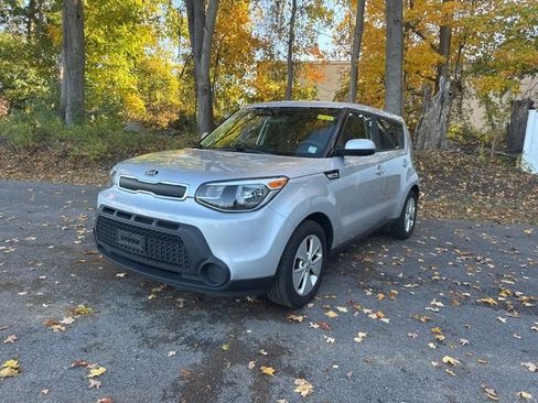 Used 2016 Kia Soul Base image 3