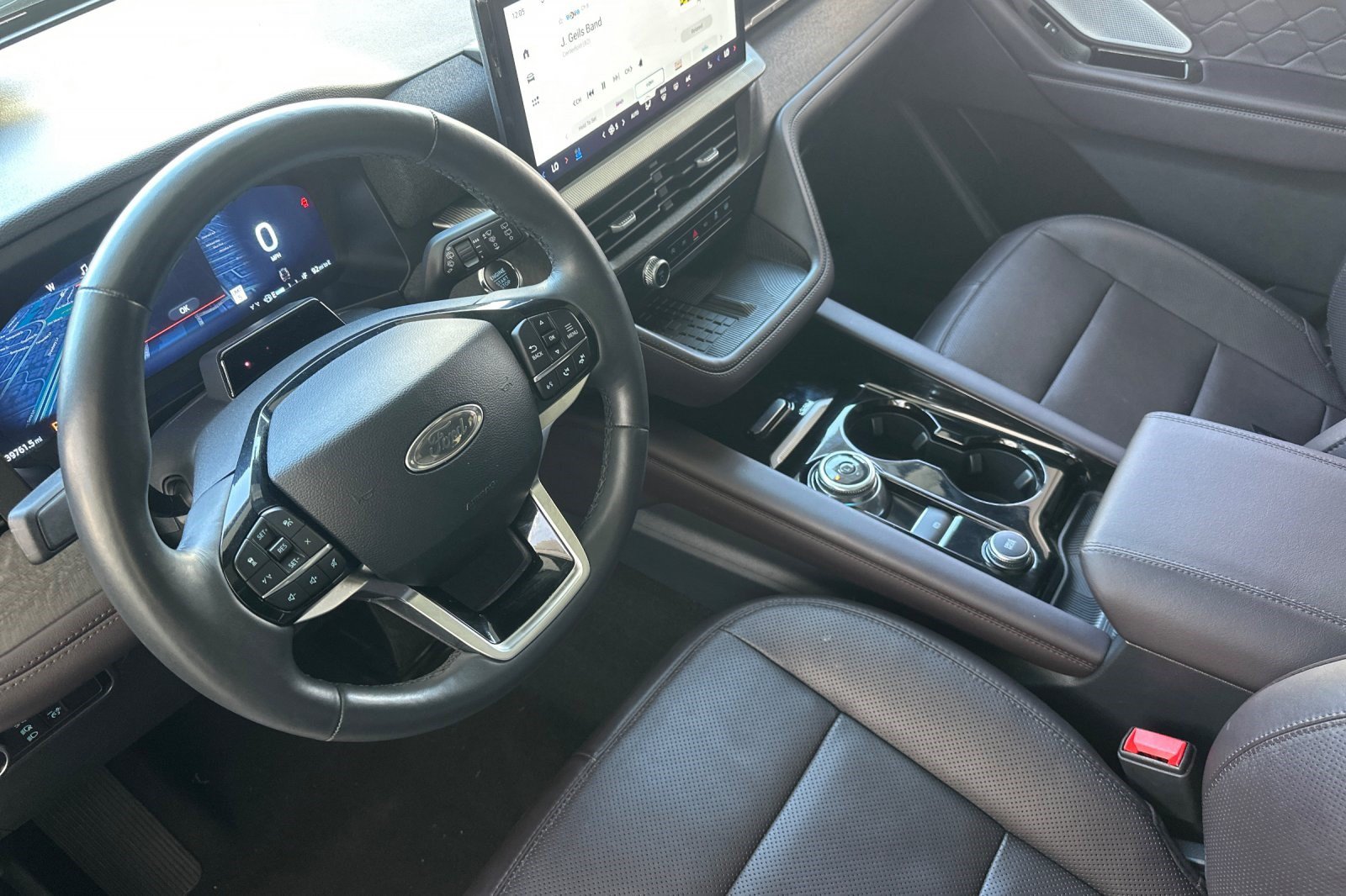 Used 2025 Ford Explorer Platinum w/ LUX Leather Package AWD/4WD image 4