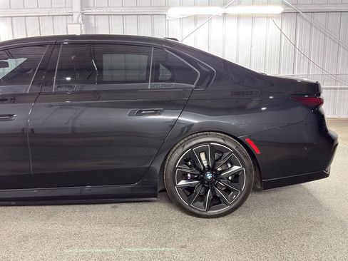 Used 2023 BMW i7 xDrive60 AWD/4WD image 12