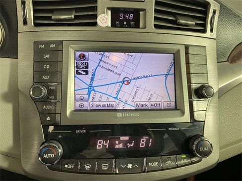 Used 2011 Toyota Avalon Limited image 19