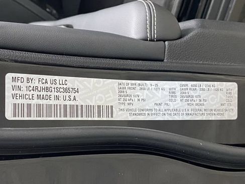 New 2025 Jeep Grand Cherokee Limited w/ Luxury Tech Group II AWD/4WD image 43