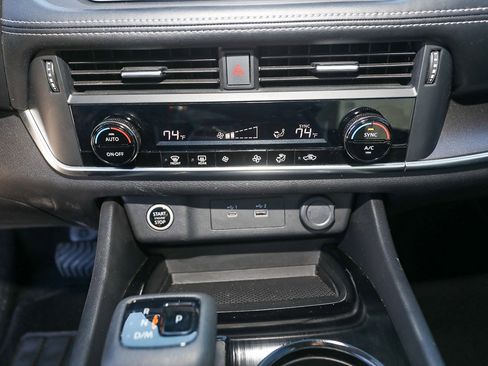 Used 2023 Nissan Rogue SV image 17