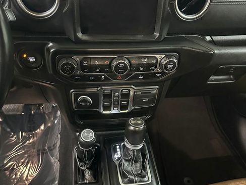 Used 2023 Jeep Wrangler Unlimited Sahara w/ Cold Weather Group image 16