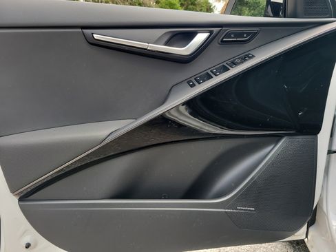 New 2025 Kia Niro SX image 17