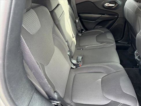 Used 2015 Jeep Cherokee Latitude image 16