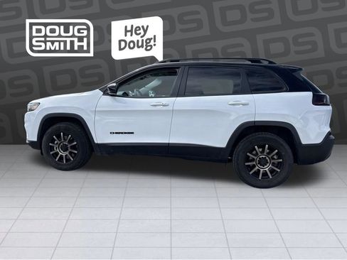 Used 2022 Jeep Cherokee Latitude Lux w/ Sun & Sound Group AWD/4WD image 1