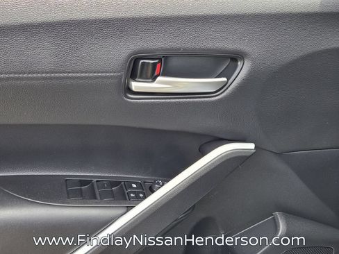 Used 2025 Toyota Corolla Cross XLE w/ Convenience Package FWD image 20