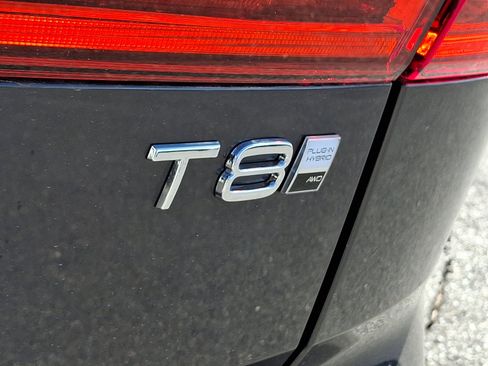 New 2025 Volvo XC60 T8 Core w/ Climate Package image 23